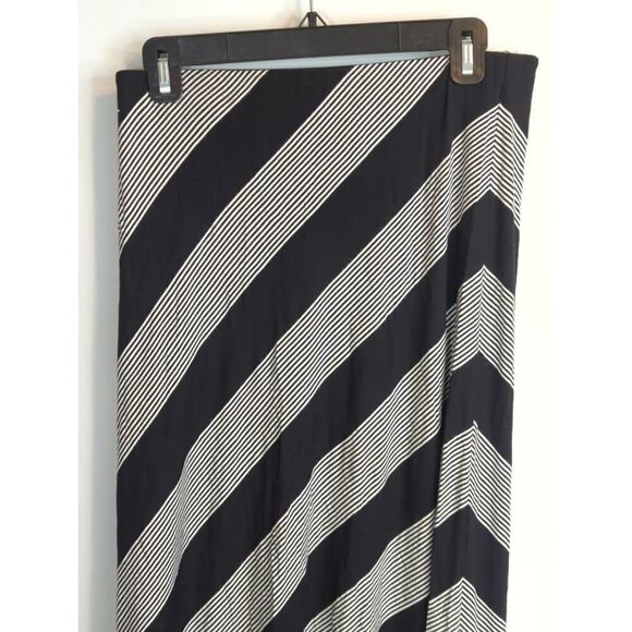 Max Studio Black Diagonal Striped Long Maxi Skirt Medium‎ NWT - Picture 3 of 7